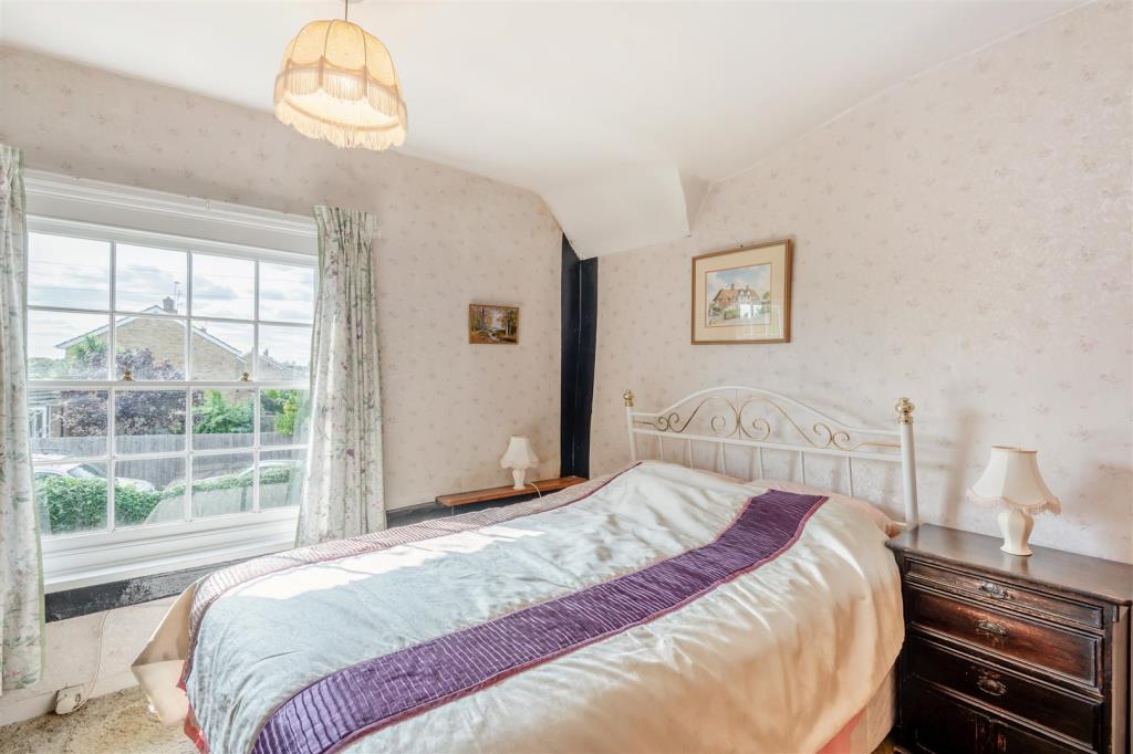 Lot: 91 - PERIOD COTTAGE FOR IMPROVEMENT - Bedroom two